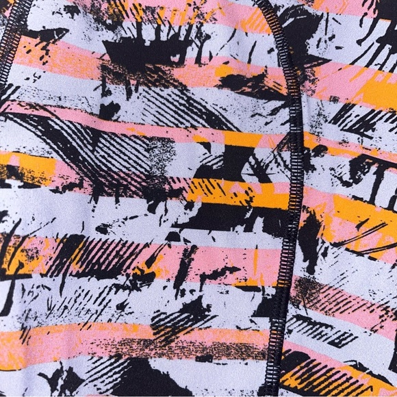 Lululemon Athletica Sun Runner Crop Inversion Print - Picture 5 of 5